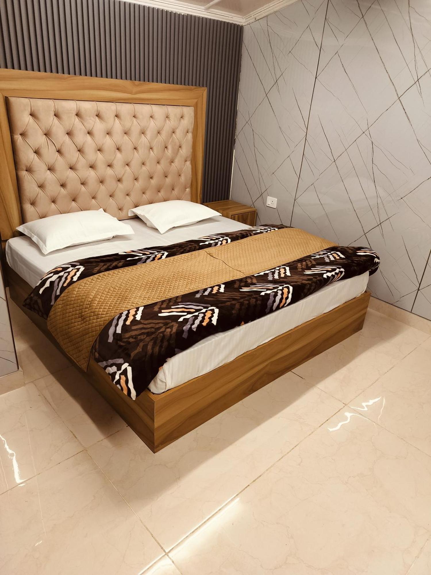 Madan Kunj B & B Mall Road Shimla Exterior foto